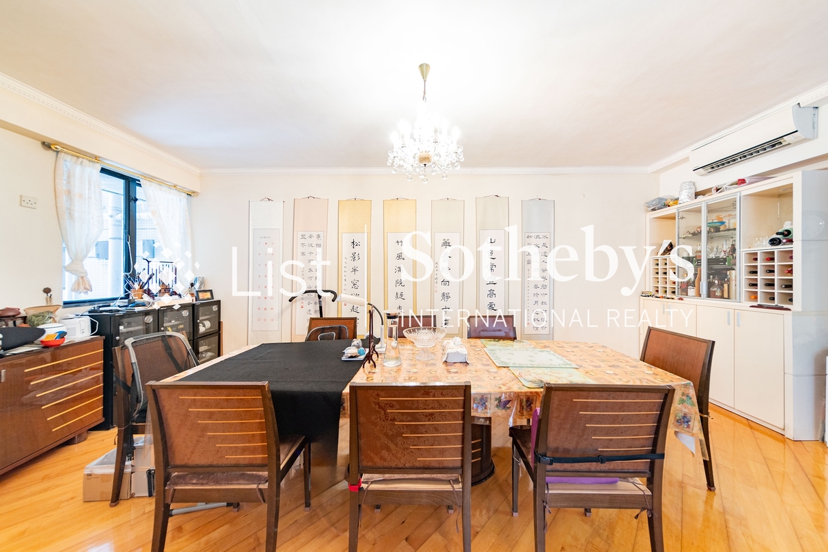 Clovelly Court 嘉富麗苑 | Living and Dining Room