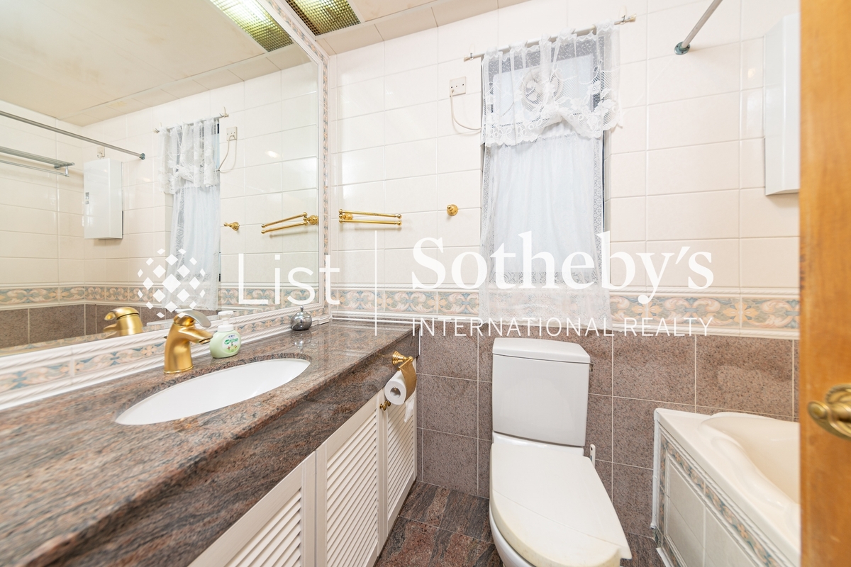 Clovelly Court 嘉富麗苑 | Master Bathroom