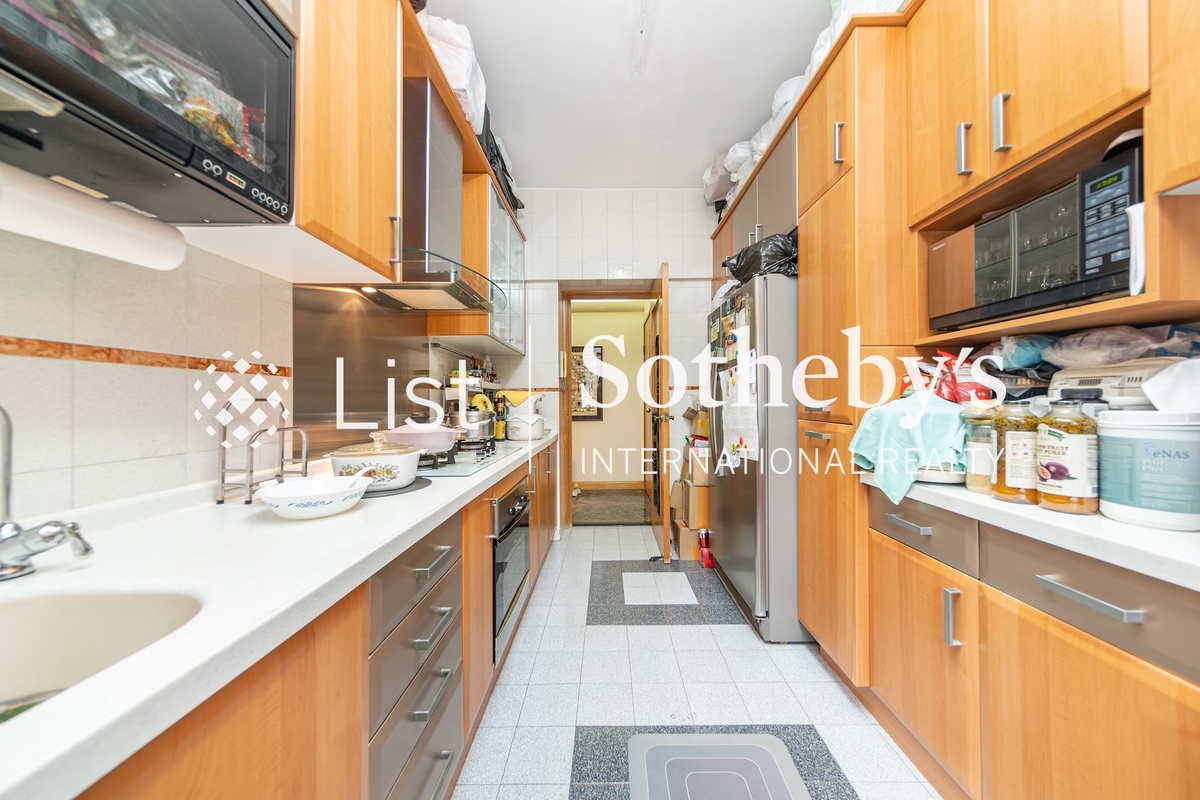 Clovelly Court 嘉富麗苑 | Kitchen