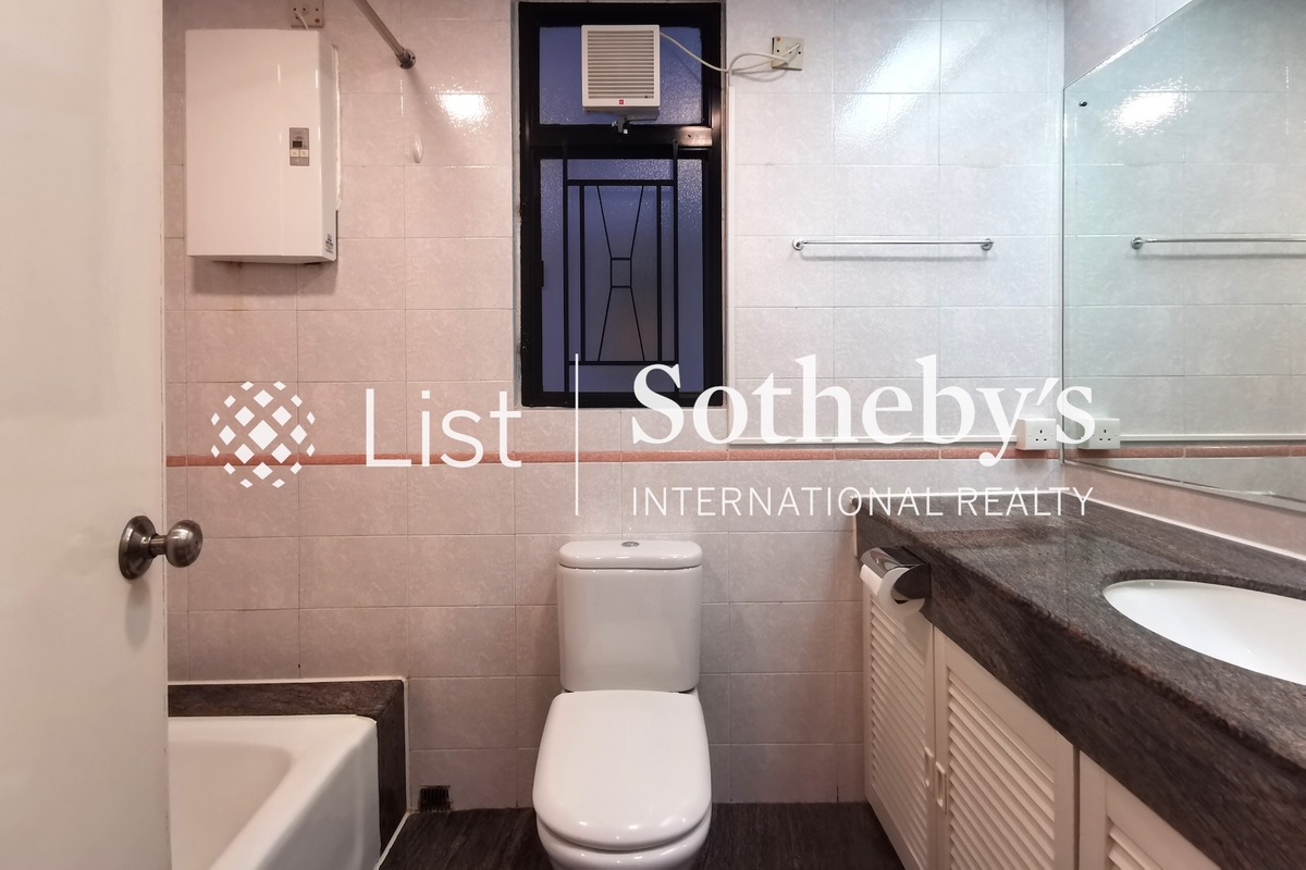 Clovelly Court 嘉富麗苑 | Guest Bathroom