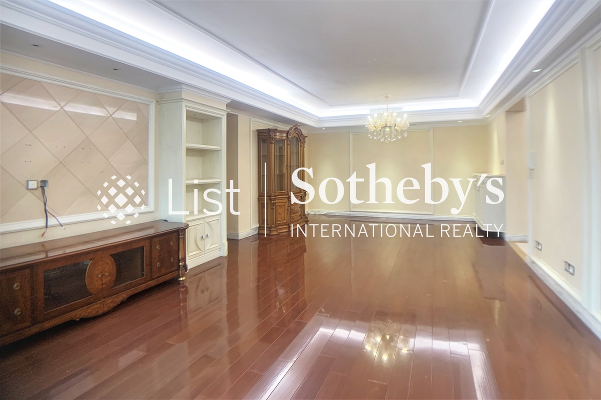 Clovelly Court 嘉富麗苑 | Living and Dining Room