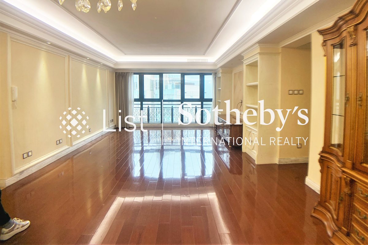 Clovelly Court 嘉富麗苑 | Living and Dining Room