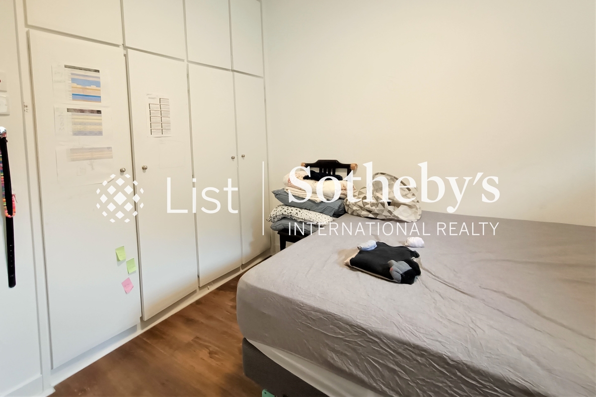 South Bay Garden 南湾花园 | Built-in Wardrobe in Second Bedroom 