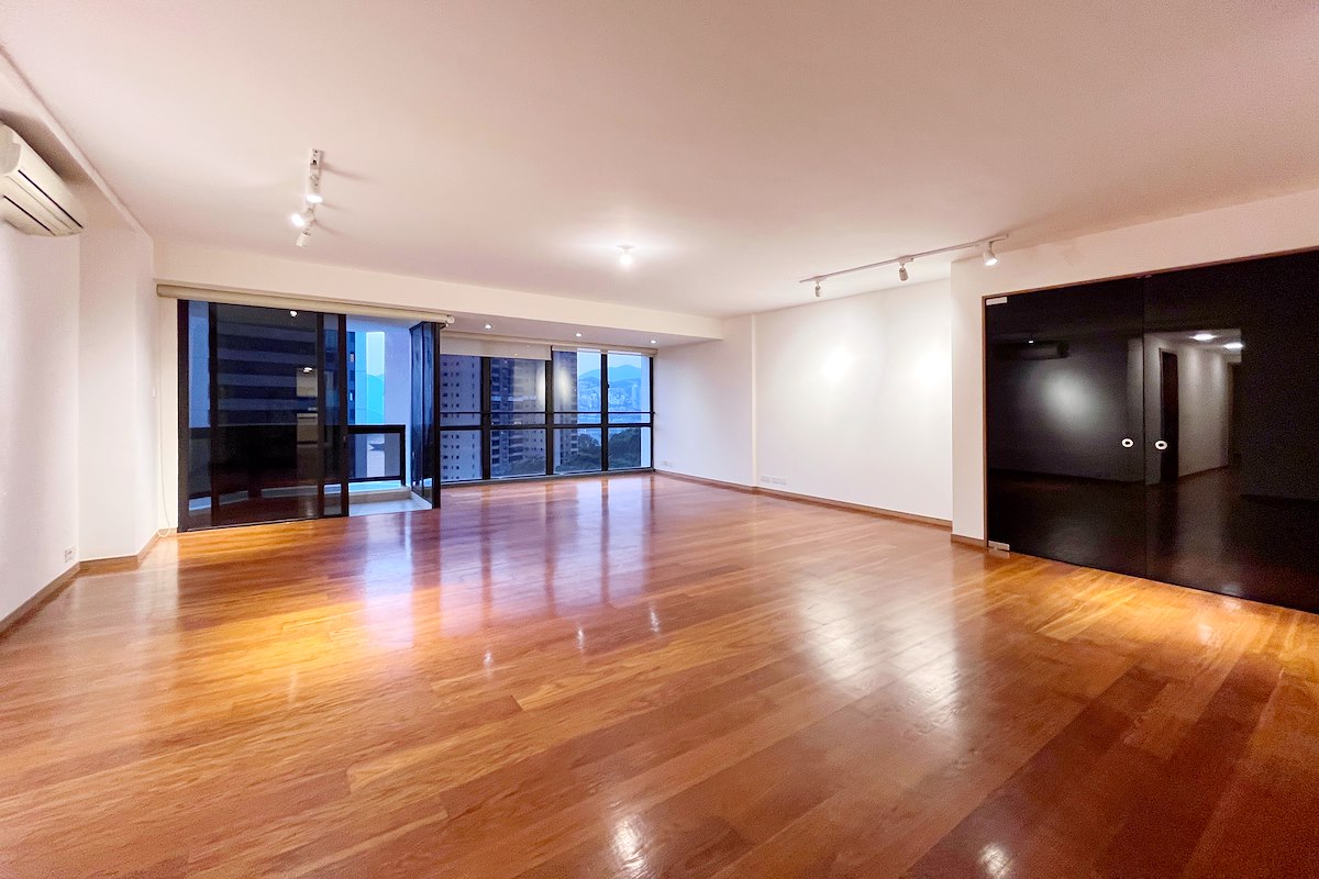 South Bay Towers 南湾大厦 | Living and Dining Room