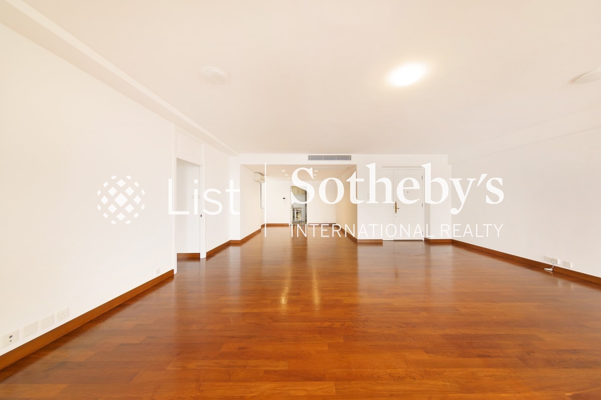South Bay Towers 南灣大廈 | Living and Dining Room