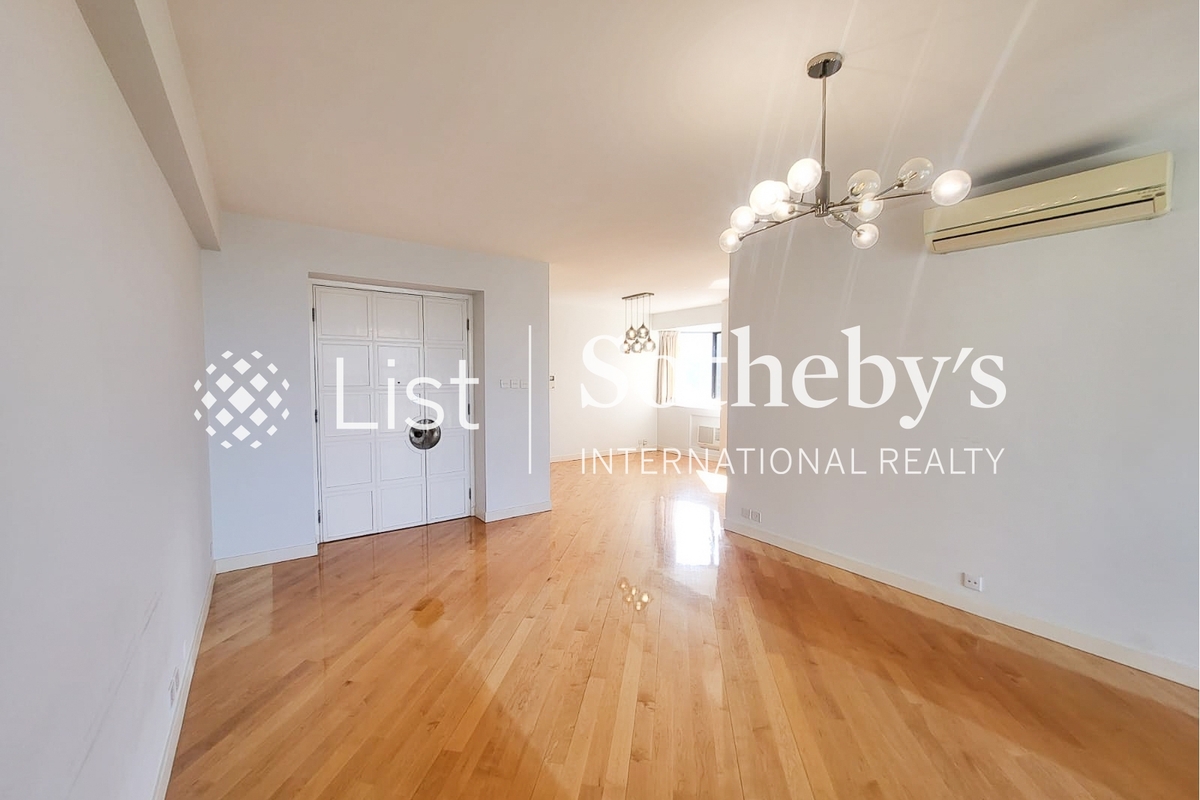 South Bay Towers 南灣大廈 | Living and Dining Room