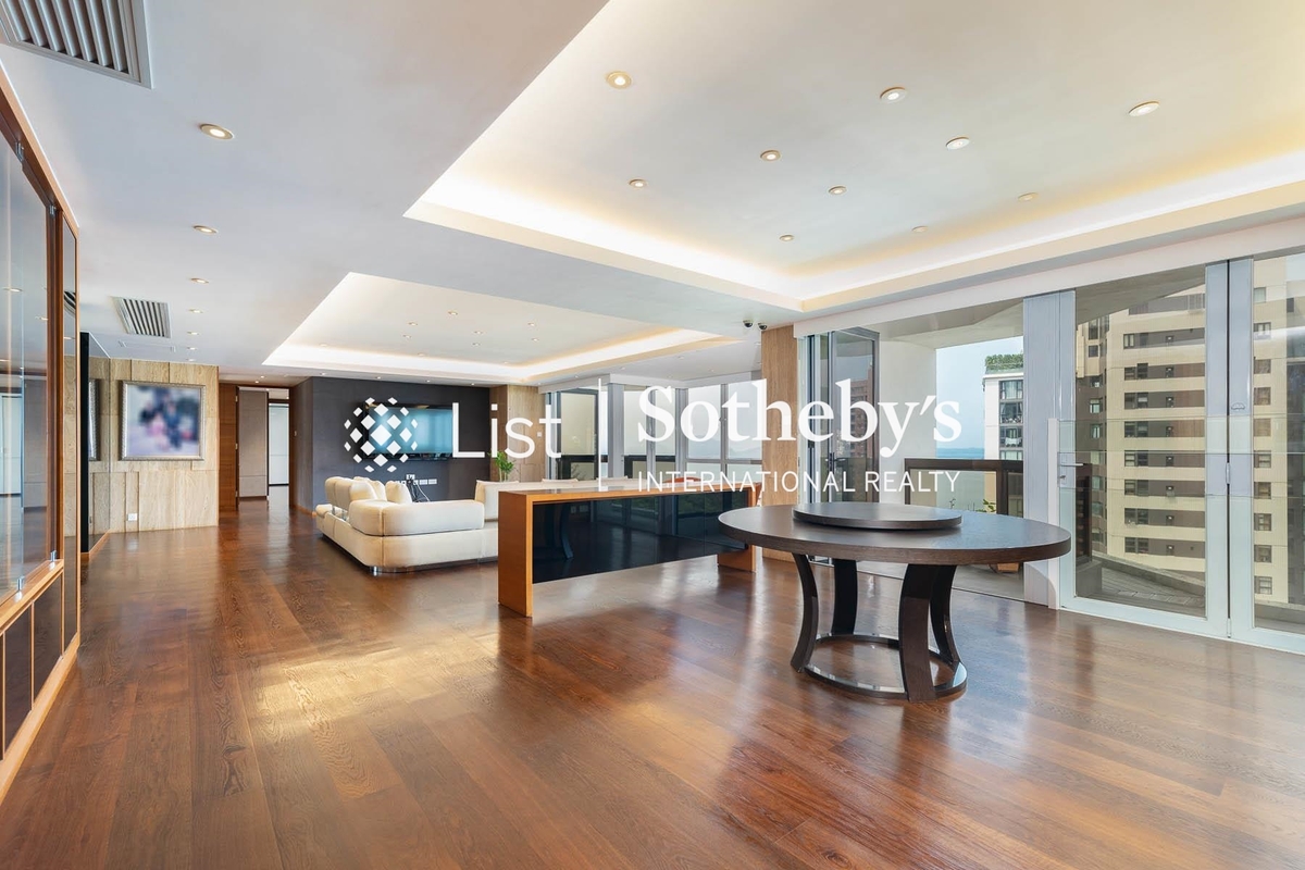 South Bay Towers 南灣大廈 | Living and Dining Room