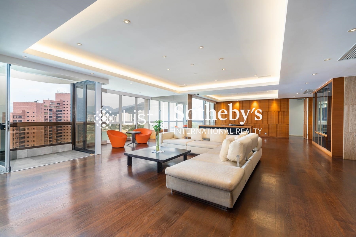 South Bay Towers 南灣大廈 | Living and Dining Room