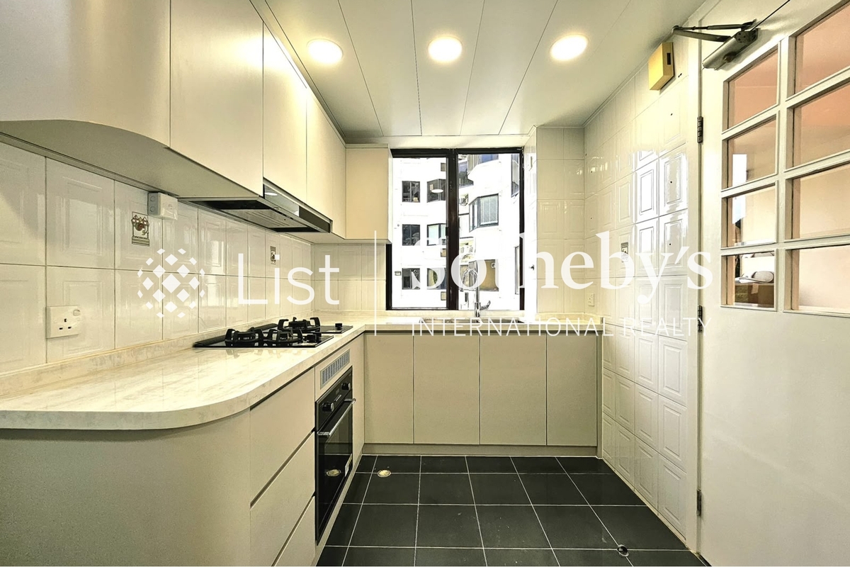 South Bay Towers 南灣大廈 | Kitchen