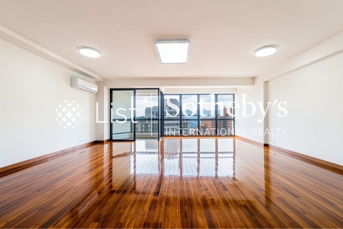 South Bay Towers 南灣大廈 | Living and Dining Room