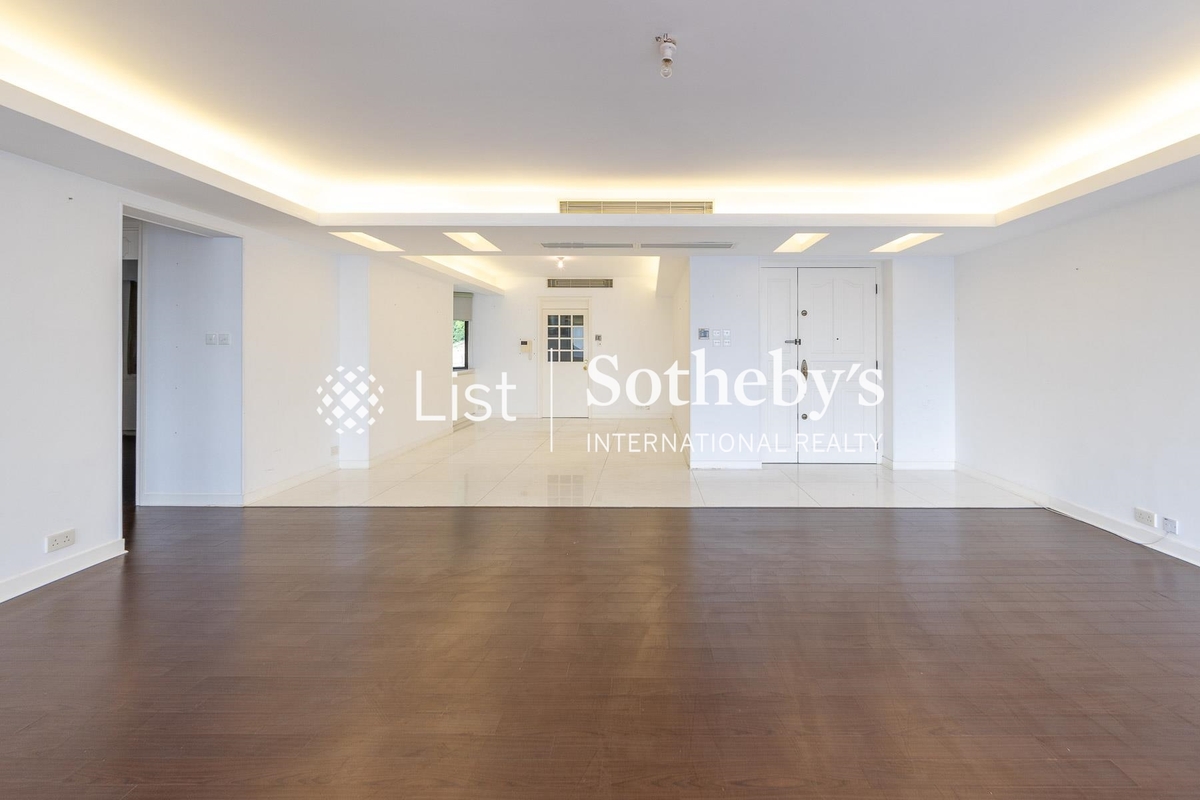 South Bay Towers 南灣大廈 | Living and Dining Rooms