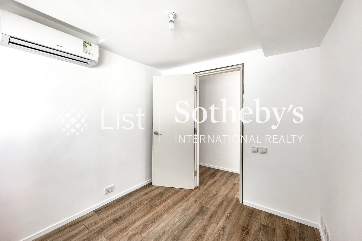 Aqua 33 Aqua 33 | Third Bedroom