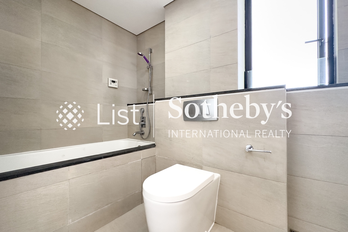 Aqua 33 Aqua 33 | Guest Bathroom