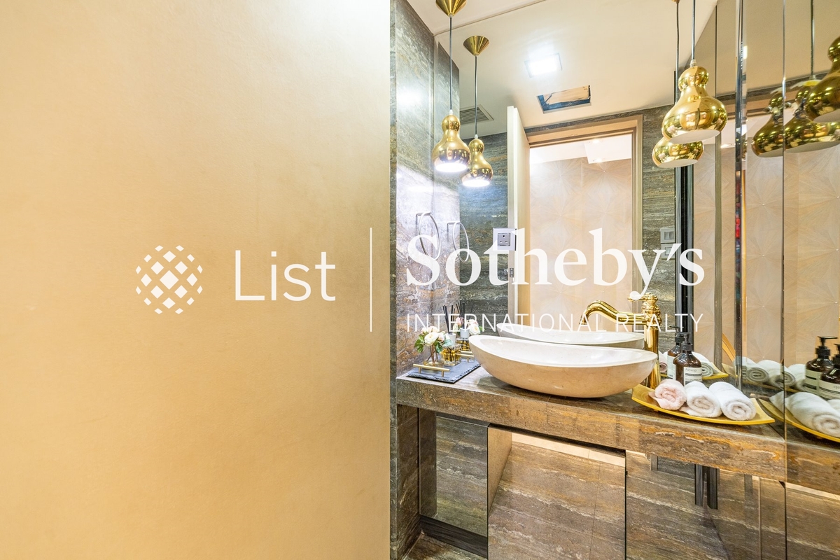 Aqua 33 Aqua 33 | Guest Powder Room