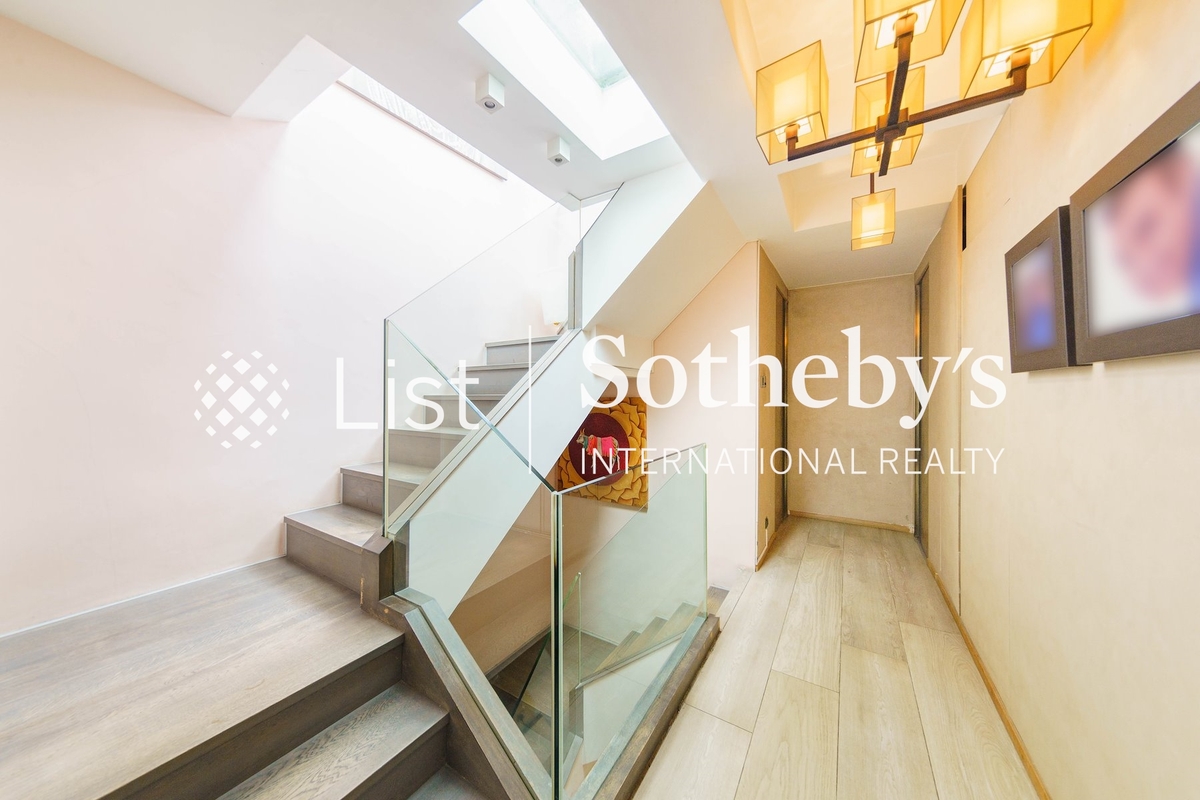 Aqua 33 Aqua 33 | Internal Staircase