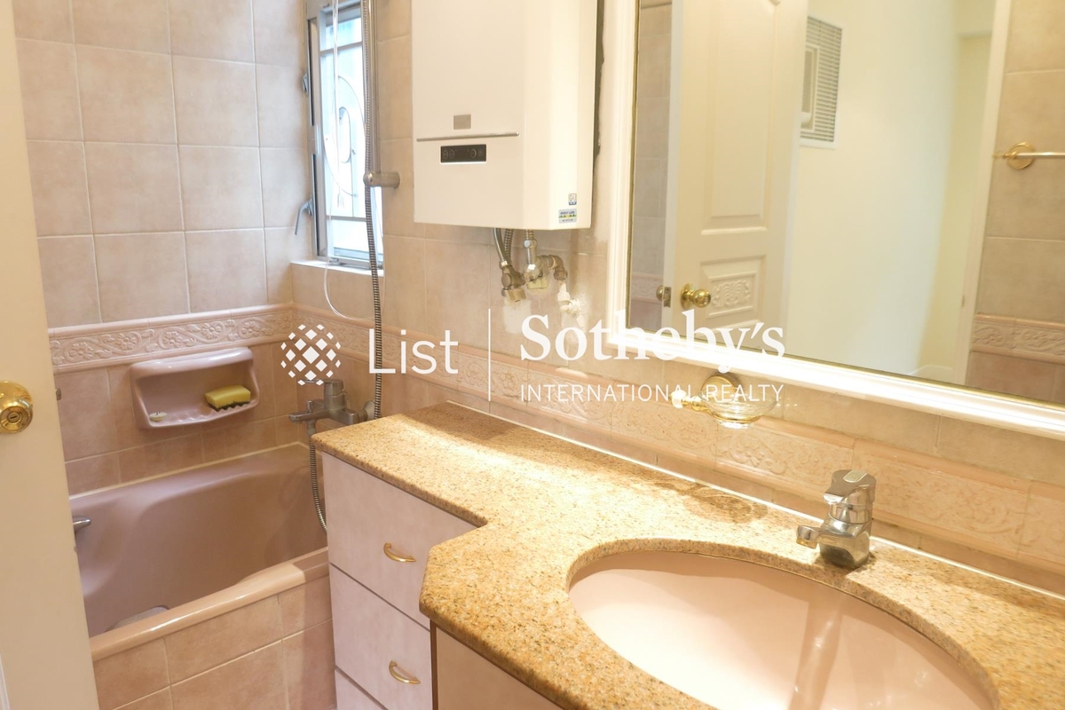 Conduit Tower 君德閣 | Master Bathroom