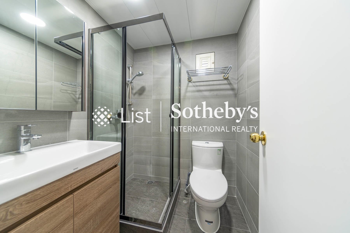 Yukon Court 殷豪閣 | Master Bathroom