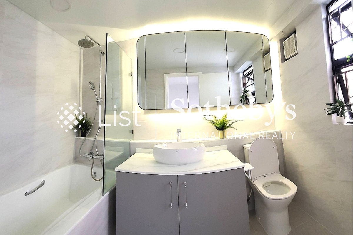 Yukon Court 殷豪閣 | Master Bathroom