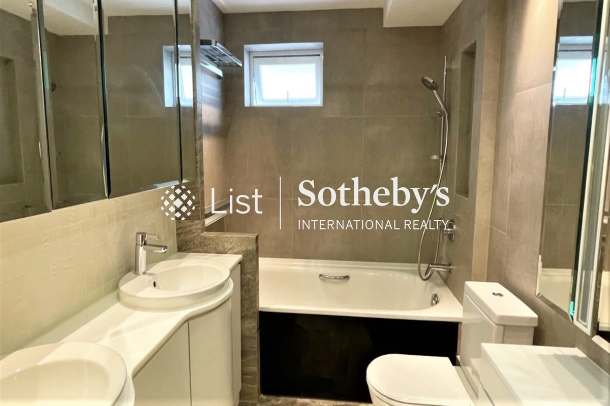 Yukon Court 殷豪閣 | Master Bathroom