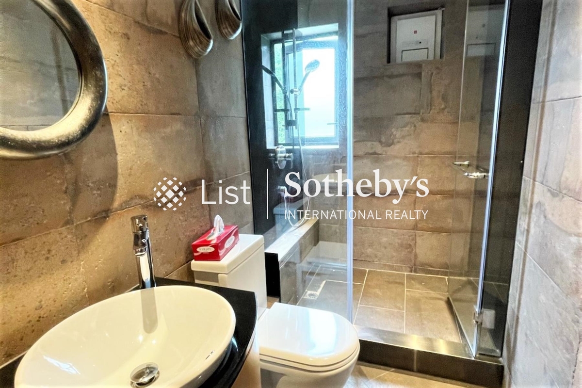 Yukon Court 殷豪閣 | Guest Bathroom