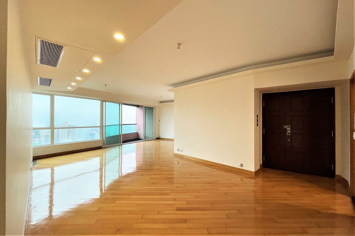 Dynasty Court 帝景園 | Living and Dining Room
