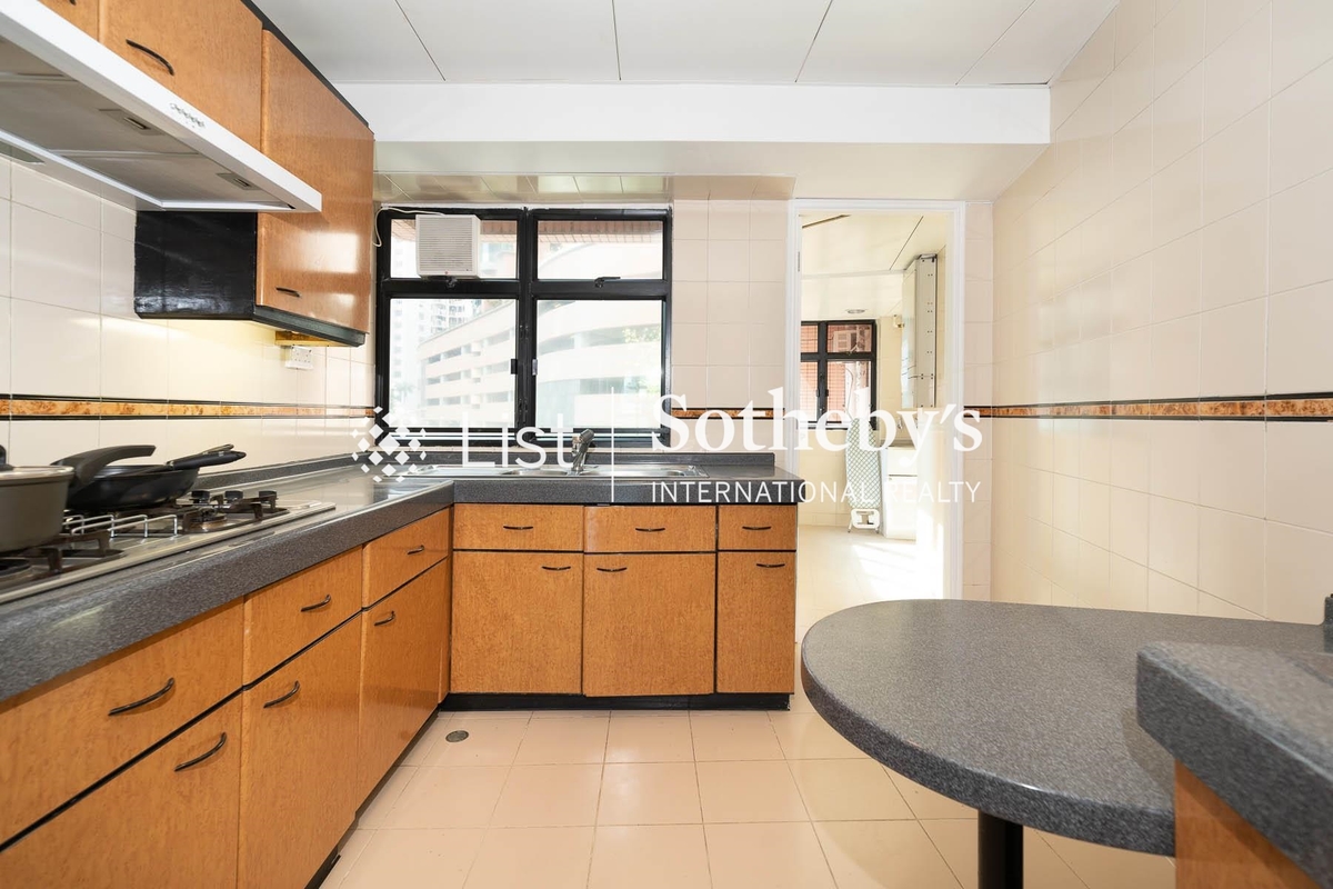 Dynasty Court 帝景園 | Kitchen