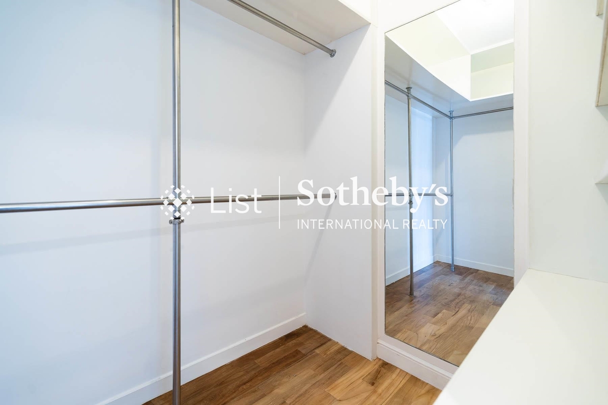 Dynasty Court 帝景園 | Walk-in Closet in Master Bedroom