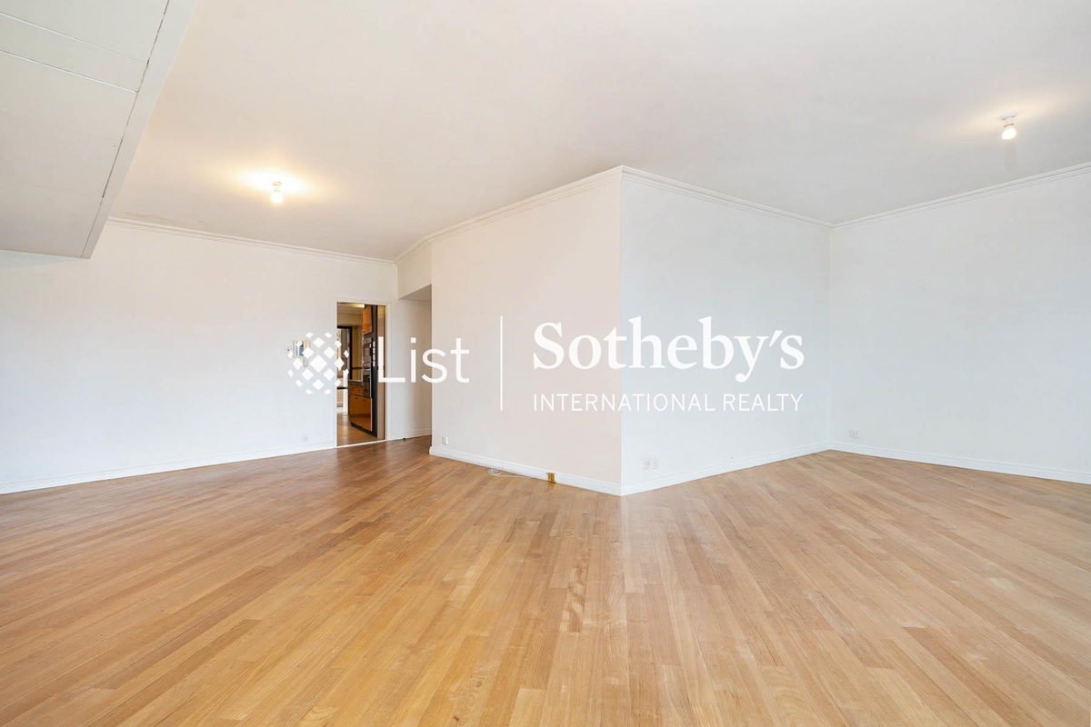 Dynasty Court 帝景園 | Living and Dining Room