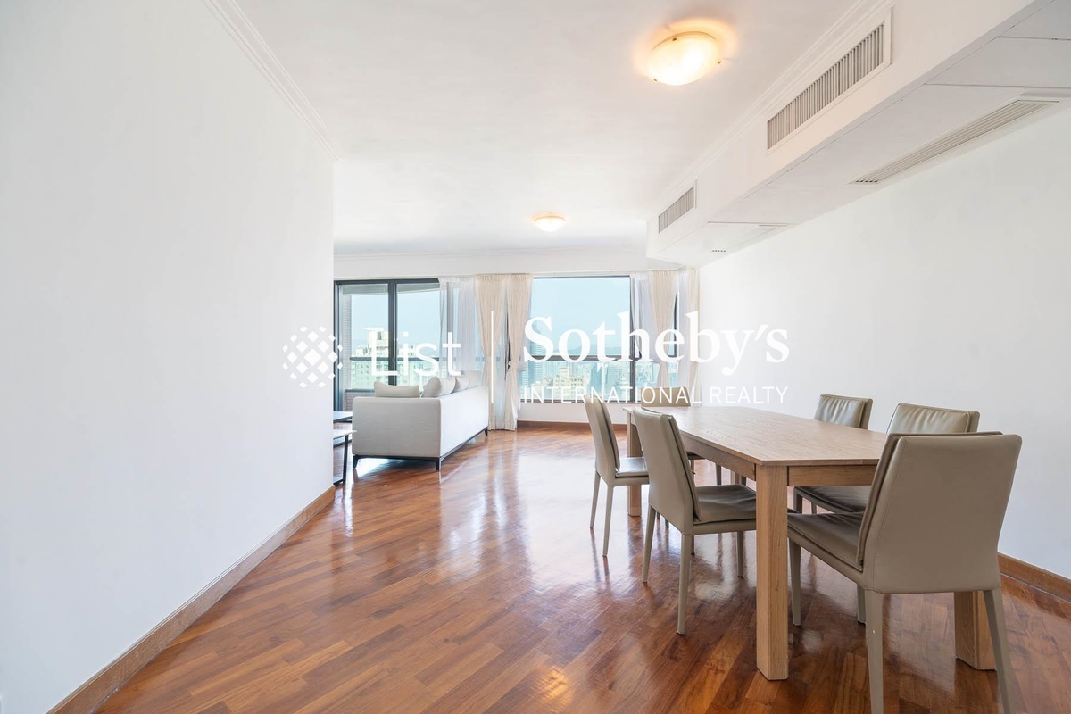 Dynasty Court 帝景園 | Living and Dining Room