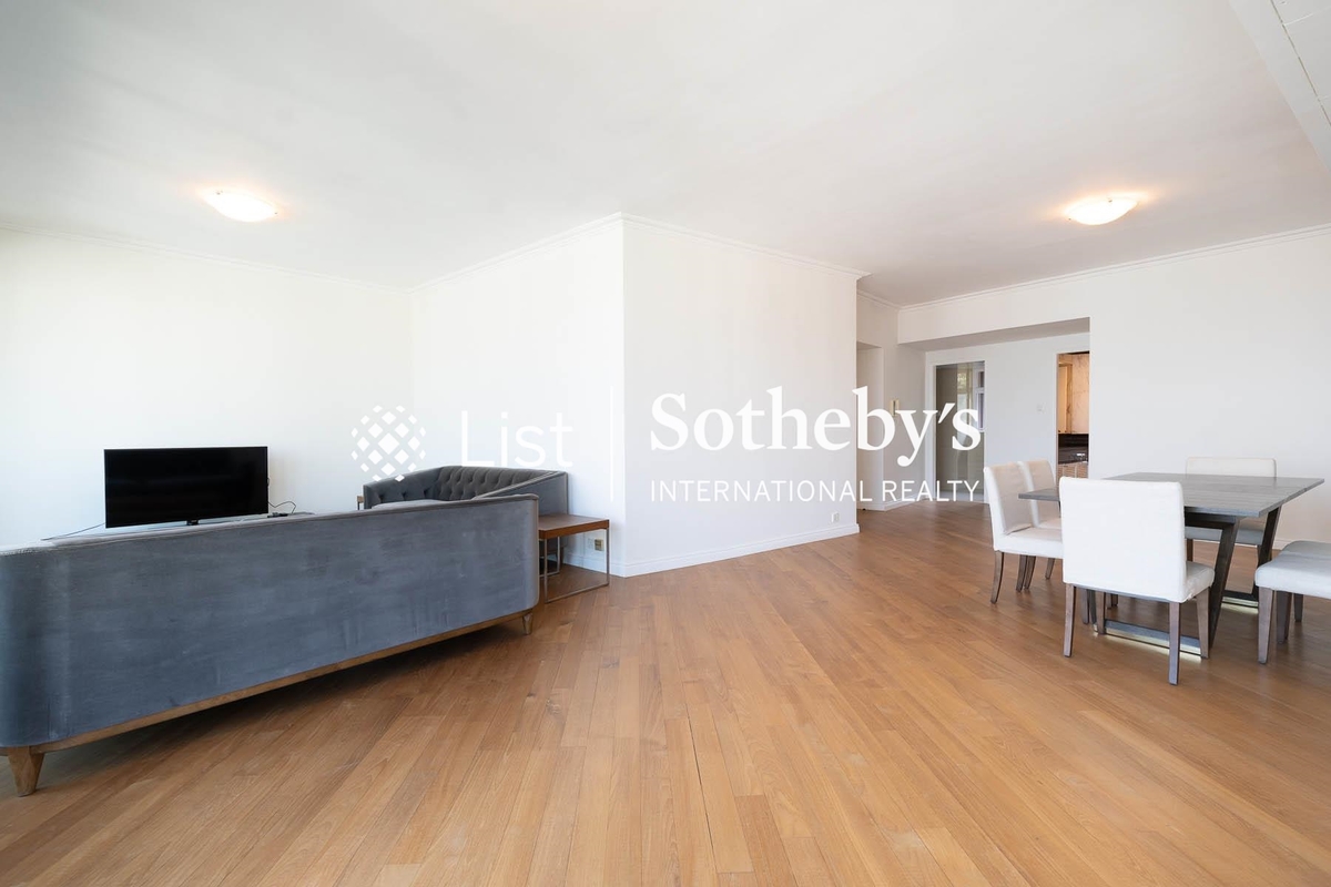 Dynasty Court 帝景園 | Living and Dining Room