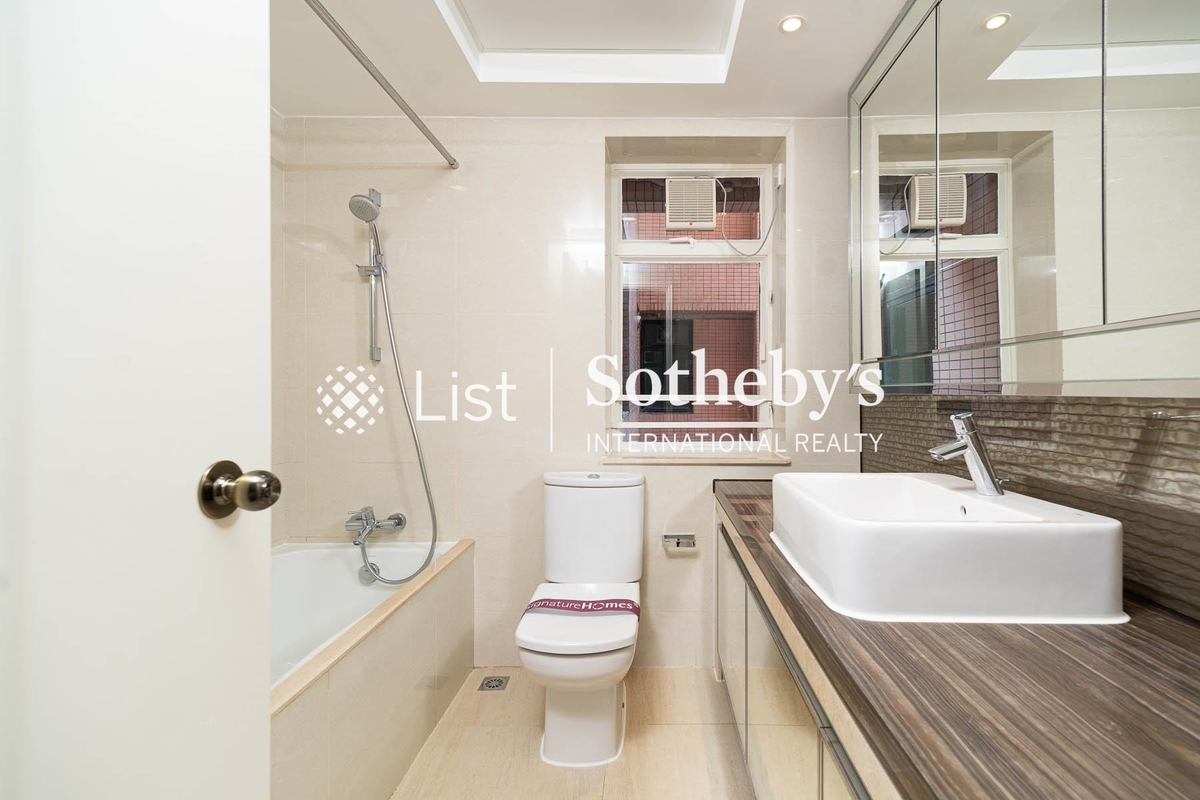 Dynasty Court 帝景園 | Guest Bathroom