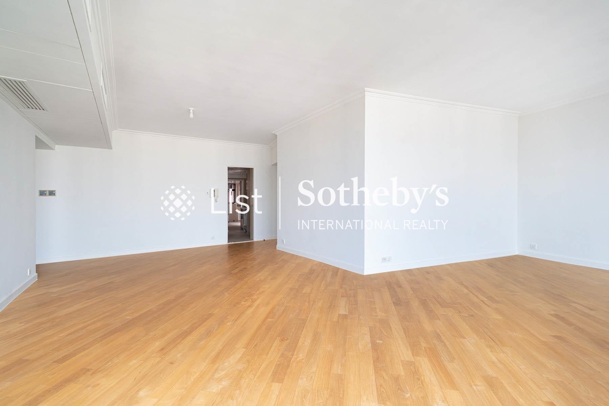 Dynasty Court 帝景園 | Living and Dining Room