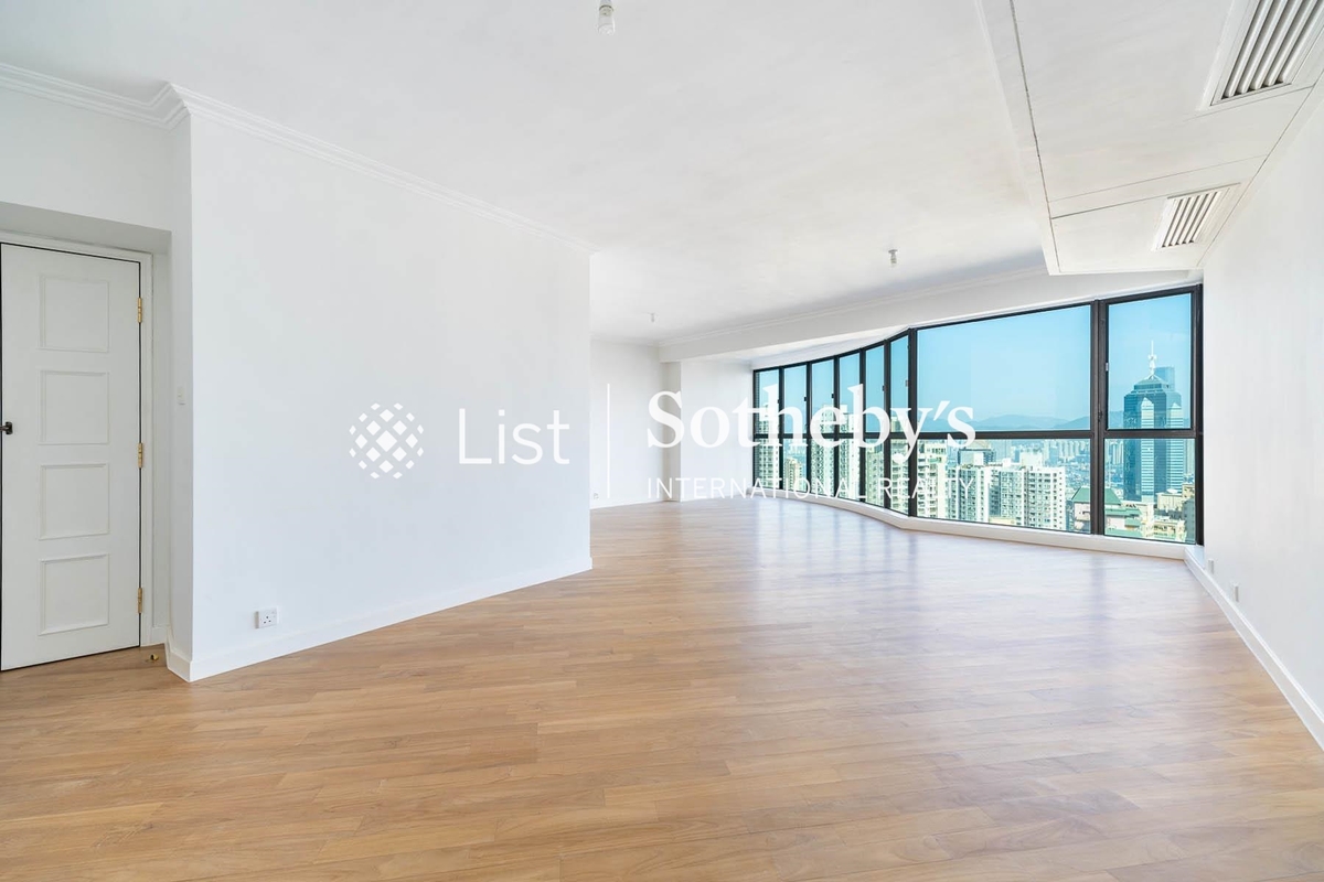 Dynasty Court 帝景園 | Living and Dining Room