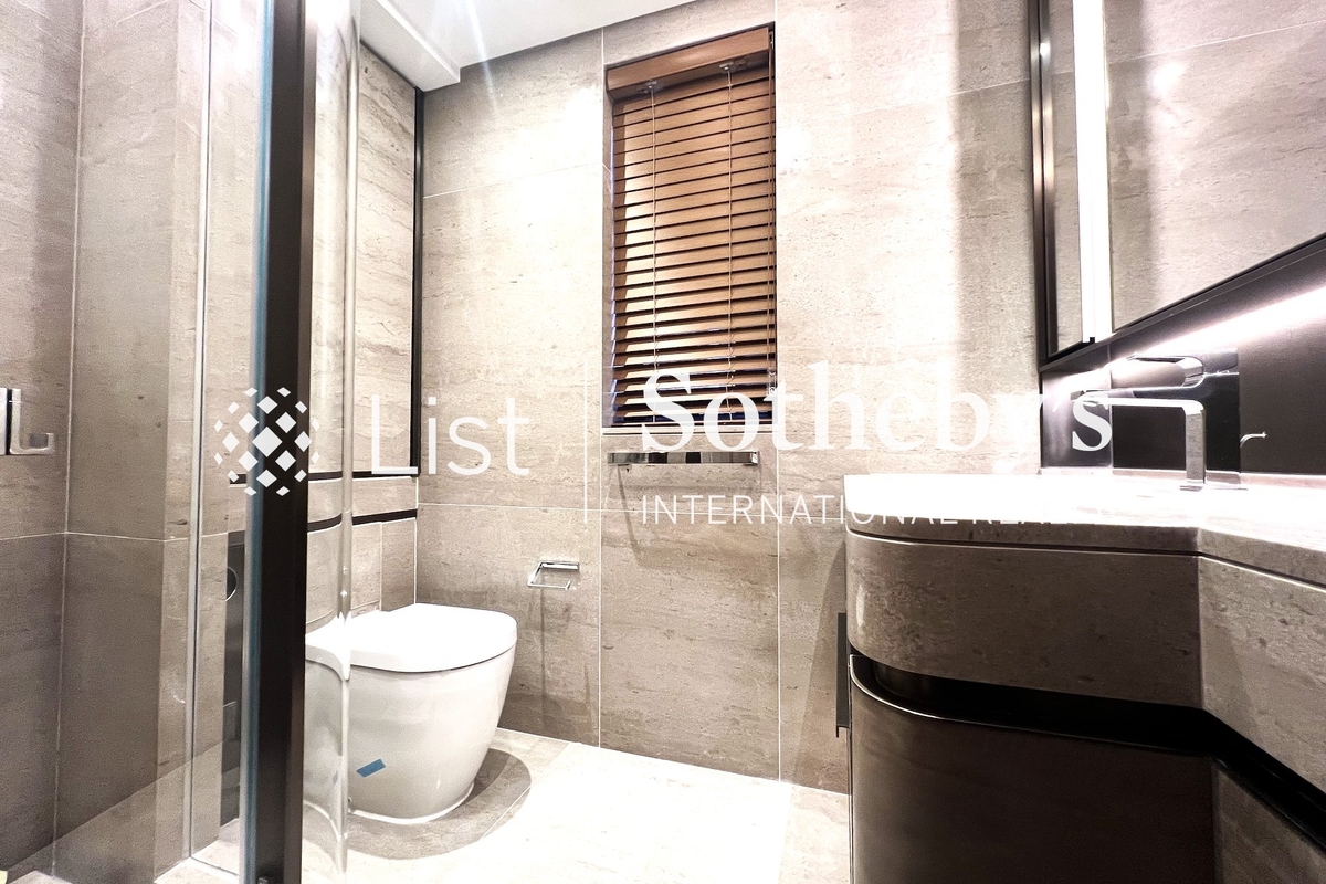 Dynasty Court 帝景園 | Guest Bathroom