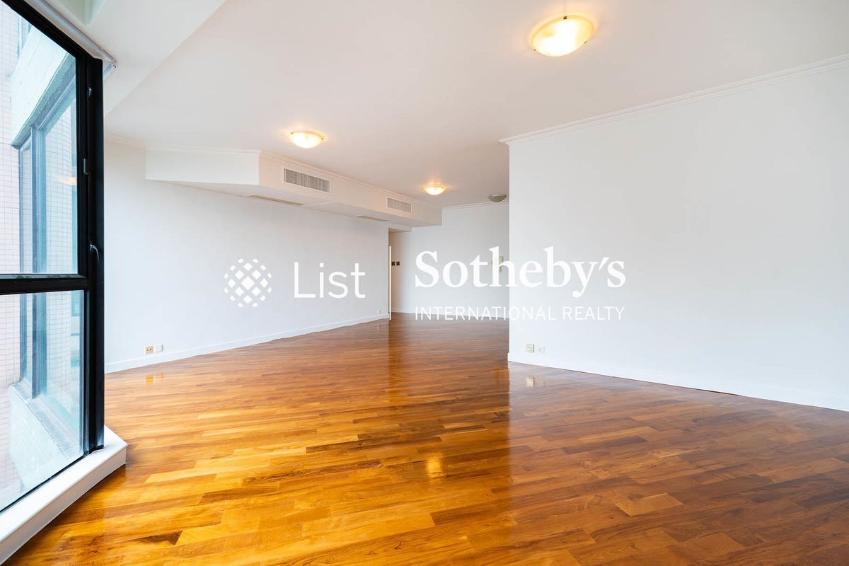 Dynasty Court 帝景園 | Living and Dining Room