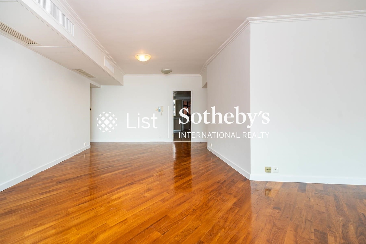 Dynasty Court 帝景園 | Living and Dining Room