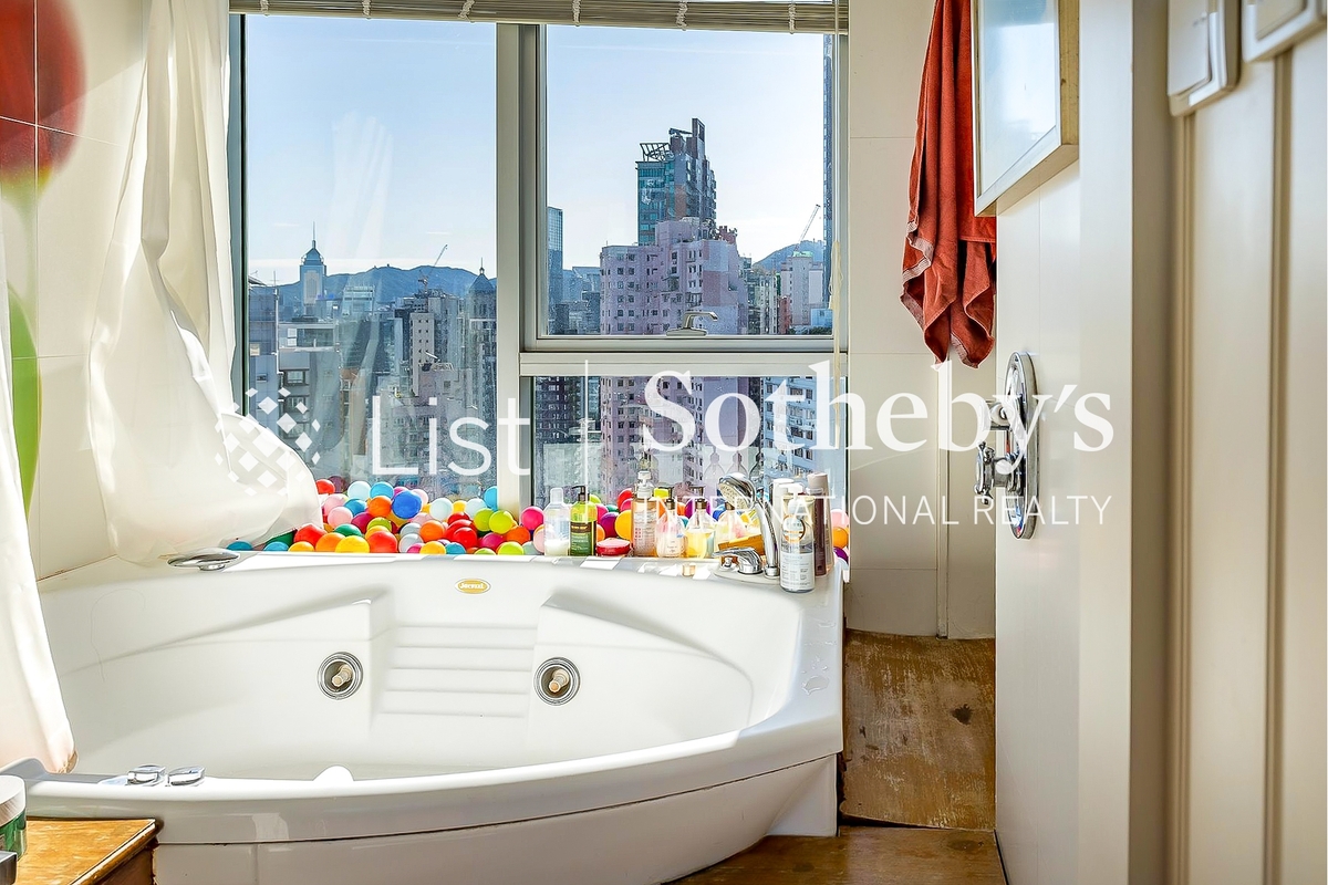 Cherry Crest 翠麗軒 | Guest Bathroom