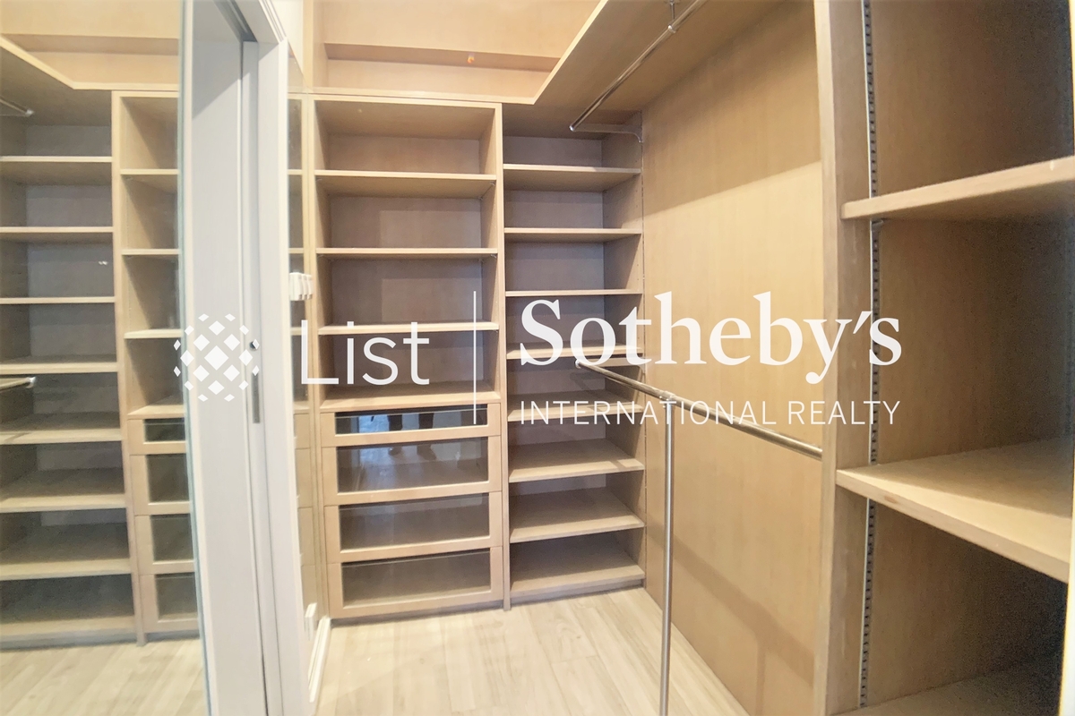 Clovelly Court 嘉富麗苑 | Walk-in Closet in Master Bedroom 