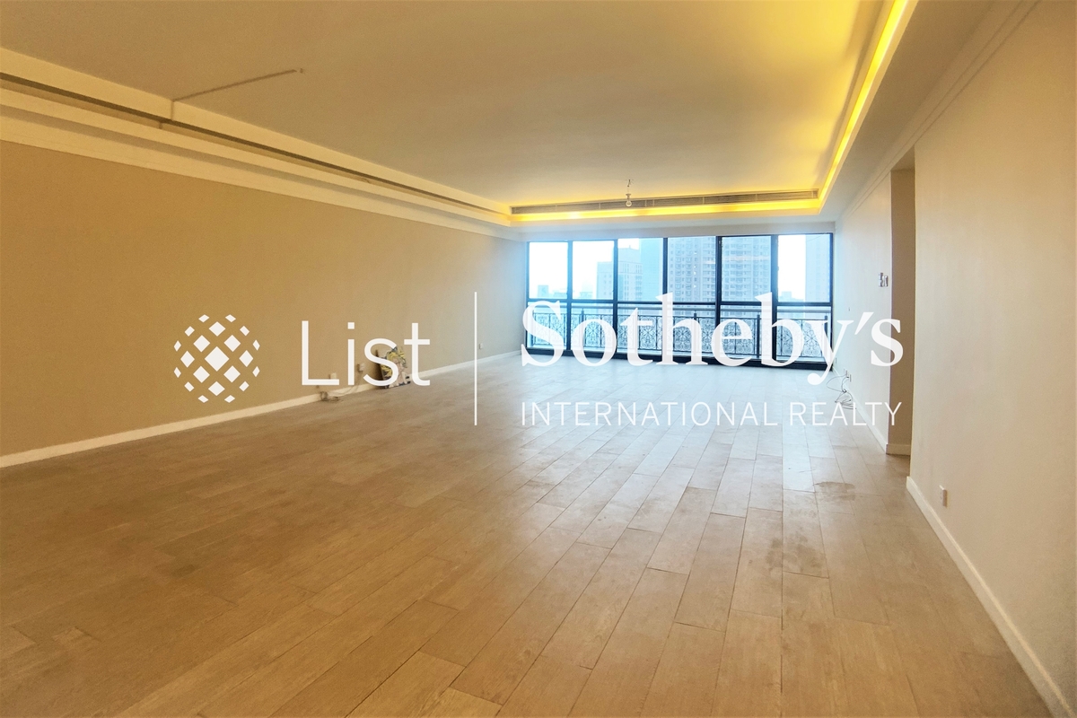 Clovelly Court 嘉富麗苑 | Living and Dining Room