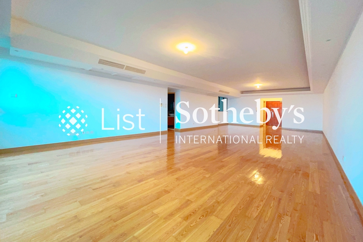 Clovelly Court 嘉富麗苑 | Living and Dining Room