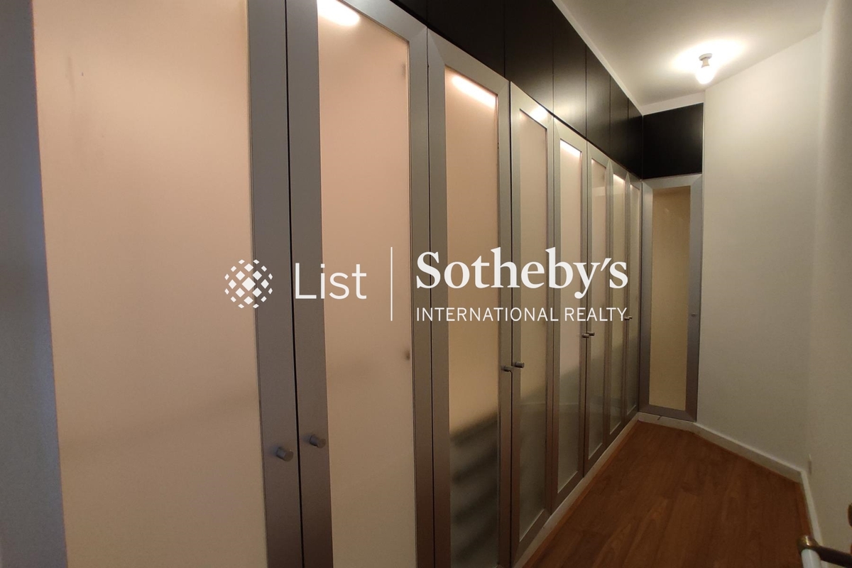 Clovelly Court 嘉富麗苑 | Walk-in Closet in Master Bedroom