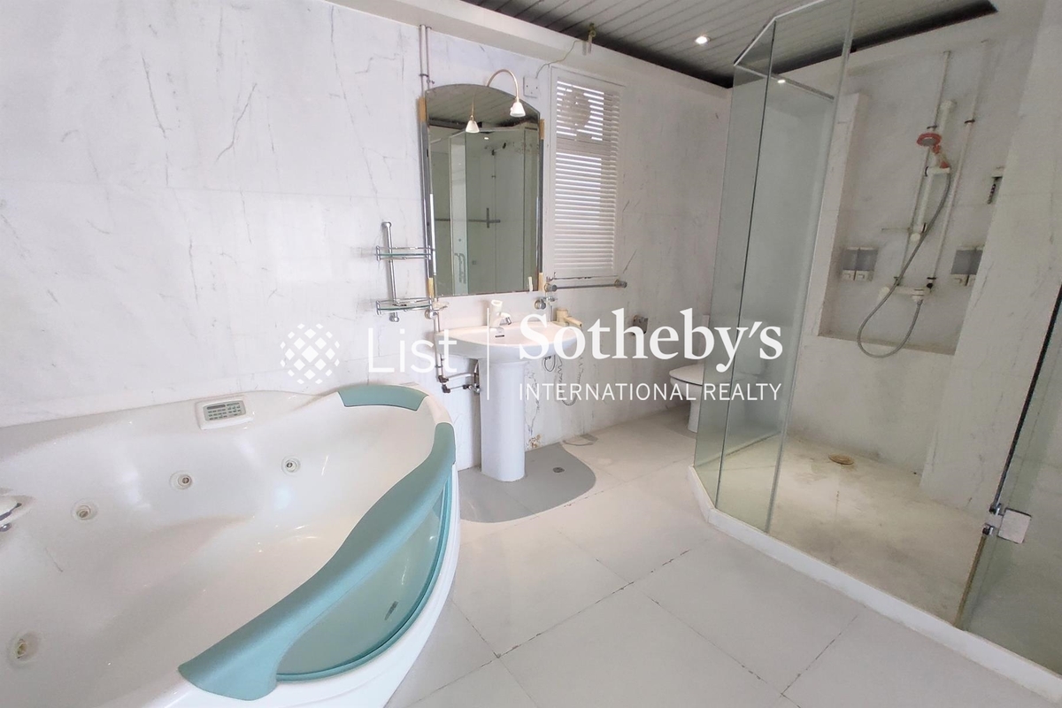 Clovelly Court 嘉富麗苑 | Master Bathroom
