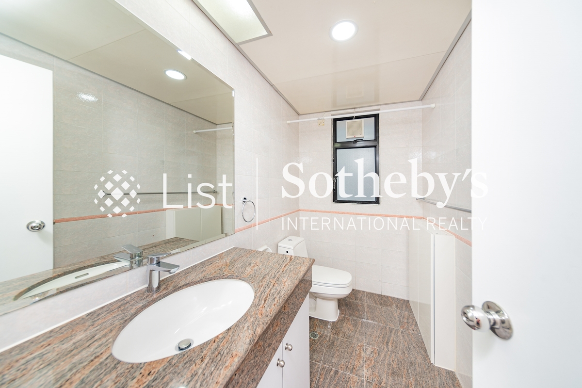 Clovelly Court 嘉富麗苑 | Guest Bathroom
