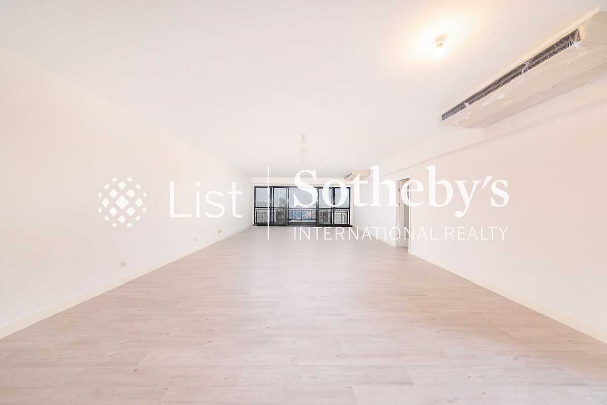 Clovelly Court 嘉富麗苑 | Living and Dining Room