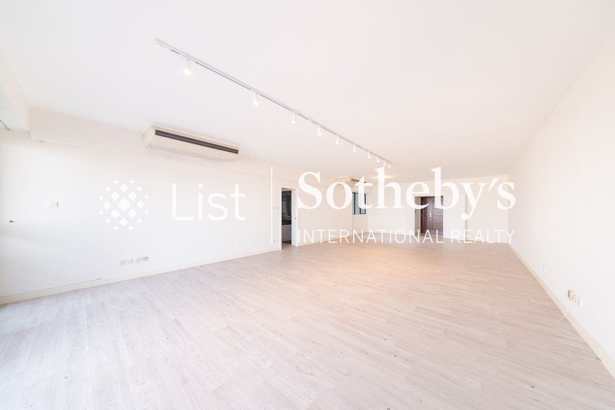 Clovelly Court 嘉富麗苑 | Living and Dining Room