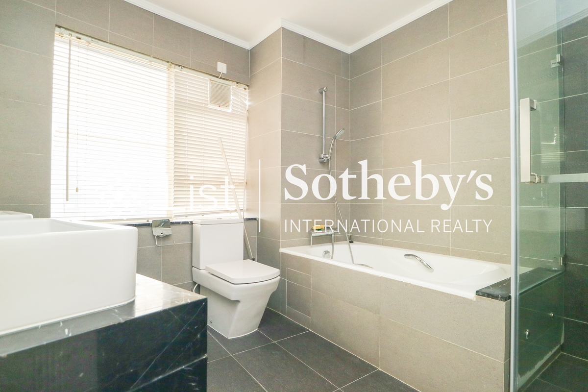 Century Tower 世纪大厦 | Master Bathroom