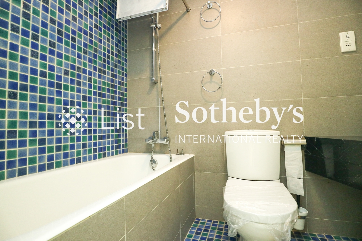 Century Tower 世纪大厦 | Guest Bathroom