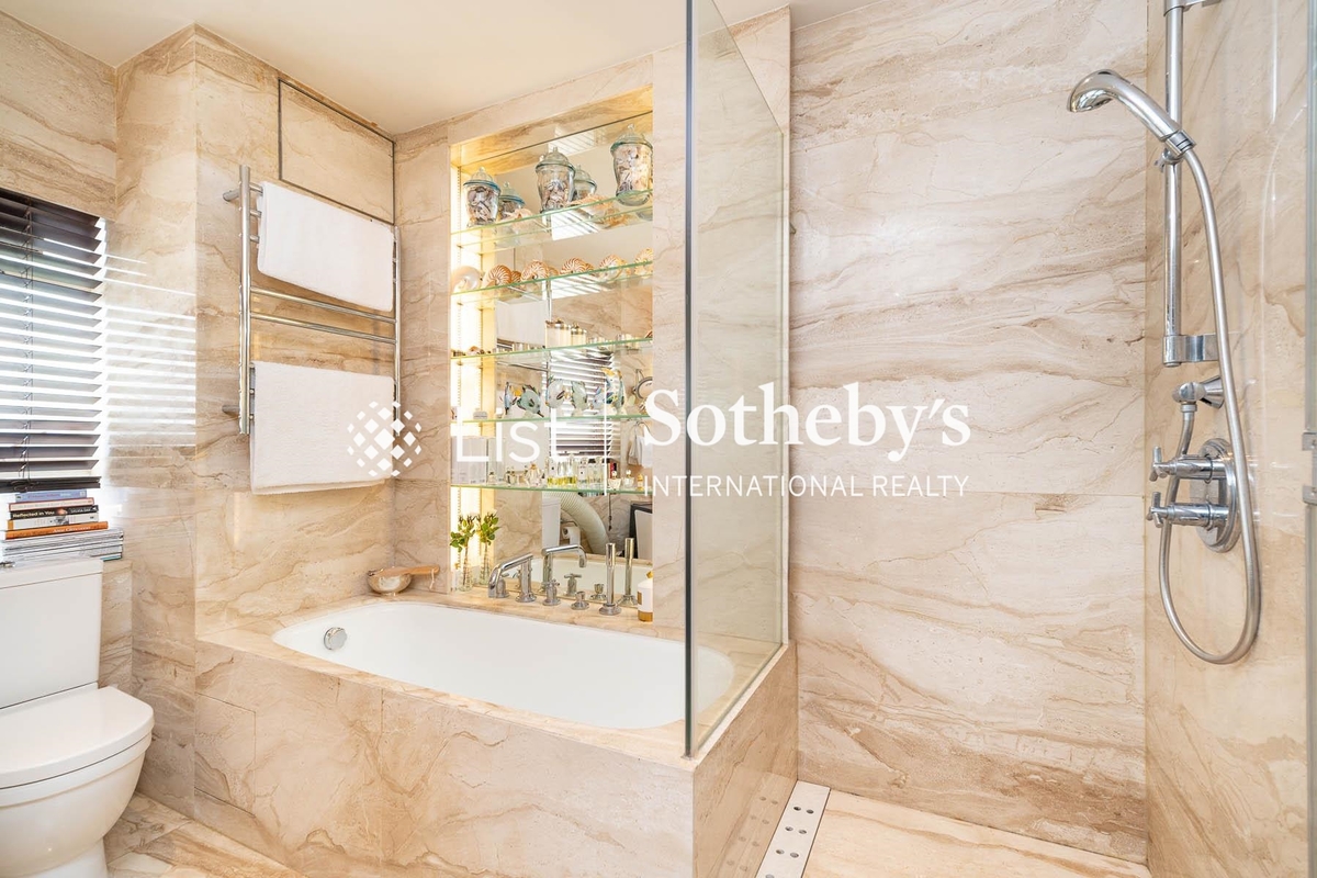 Century Tower 世紀大廈 | Master Bathroom