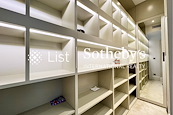 Bowen Place 寶雲閣 | Walk-in Closet in Master Bedroom 
