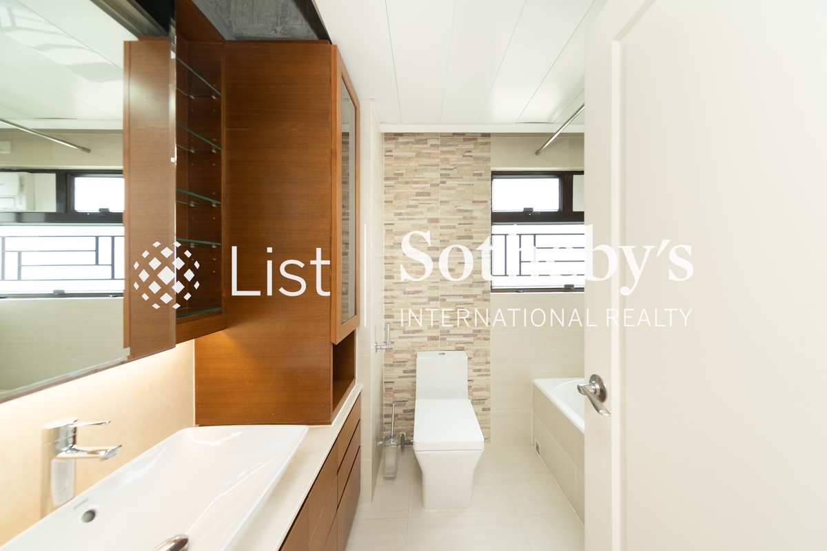 Bowen Place 寶雲閣 | Guest Bathroom